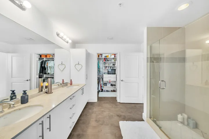 18 Primary Bathroom (3)