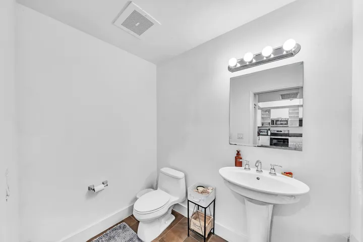 3 Half bath (2)