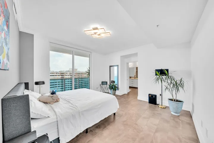 15 Primary Bedroom (1)
