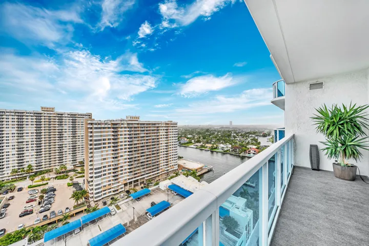 8 Balcony (6)