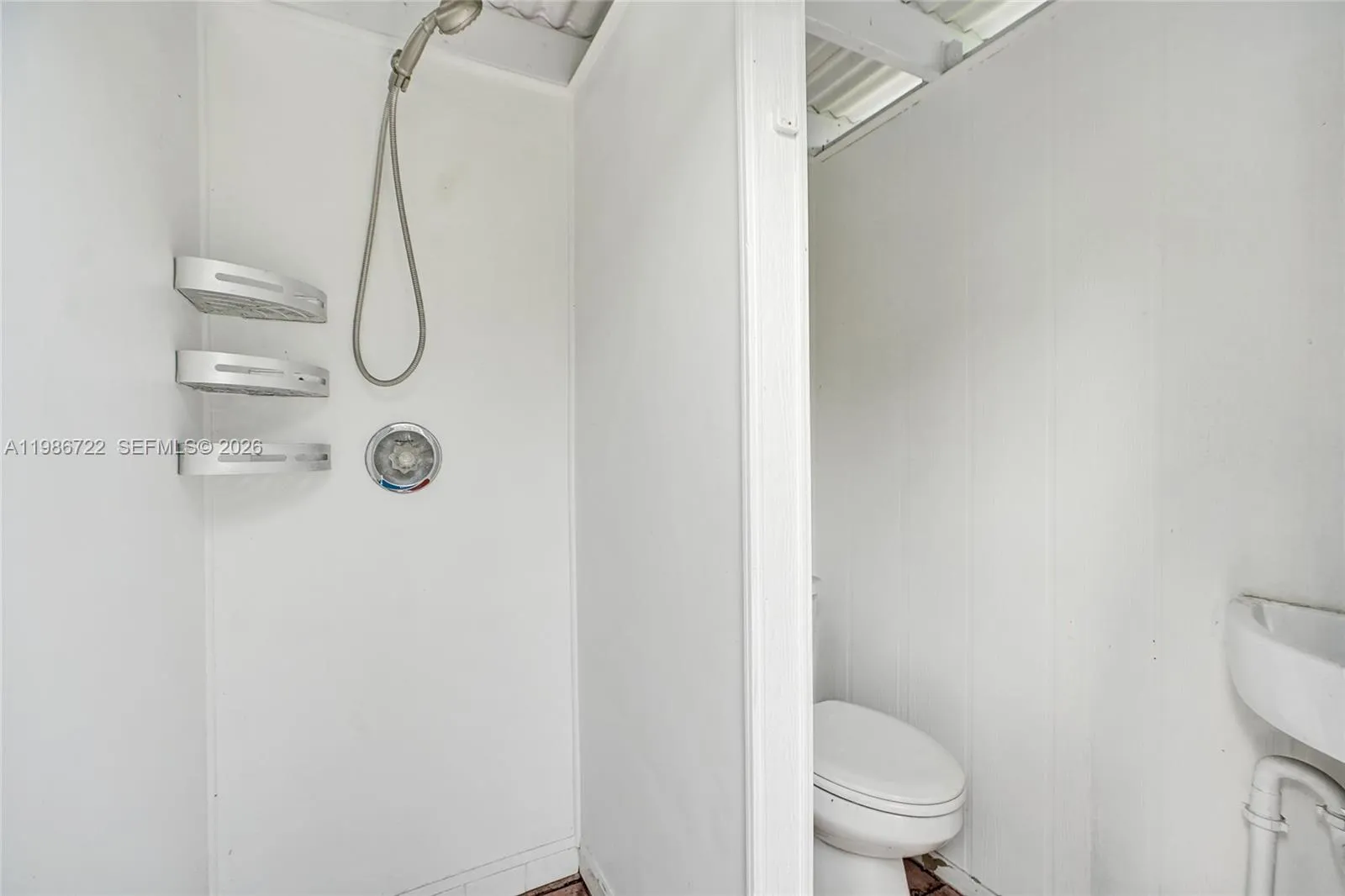 YOUR CABANA SHOWER AND TOILET RIGHT NEXT TO YOUR POOL!