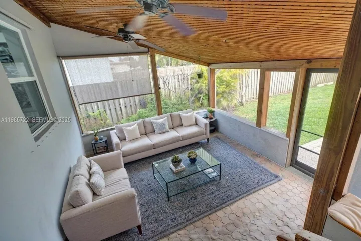RELAX IN YOUR OWN FLORIDA SUN ROOM!