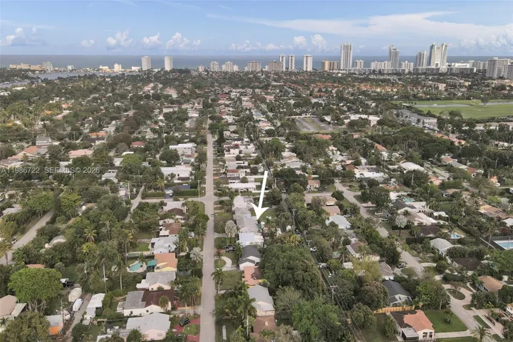 MINUTES FROM THE ATLANTIC OCEAN AND HOLLYWOOD BEACH!