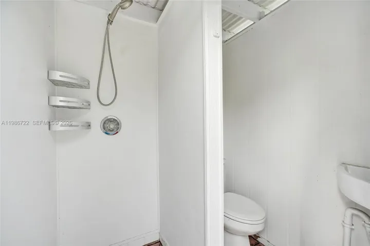 YOUR CABANA SHOWER AND TOILET RIGHT NEXT TO YOUR POOL!