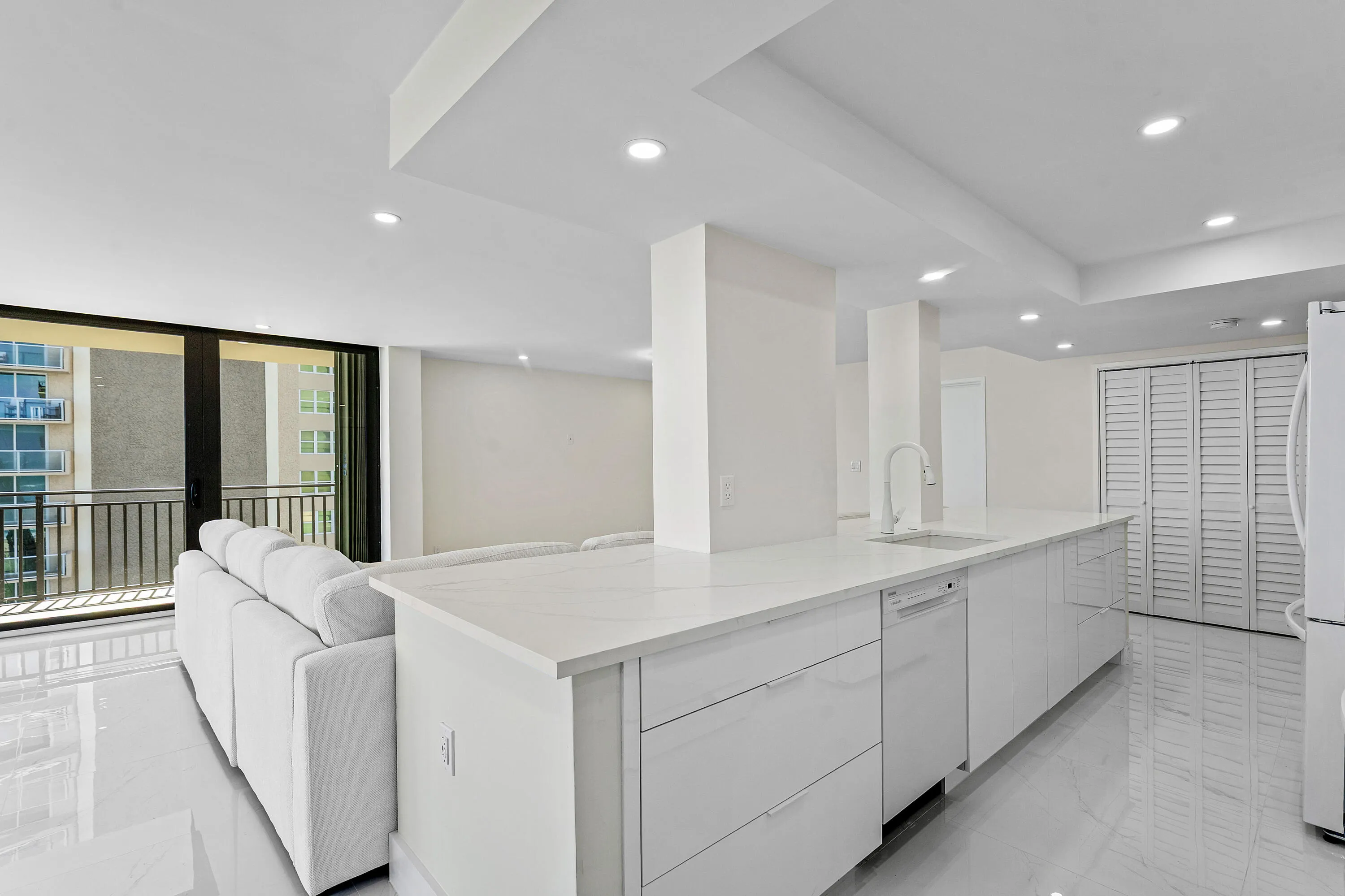 009-5460NorthOceanDrive-5B-SingerIsland-