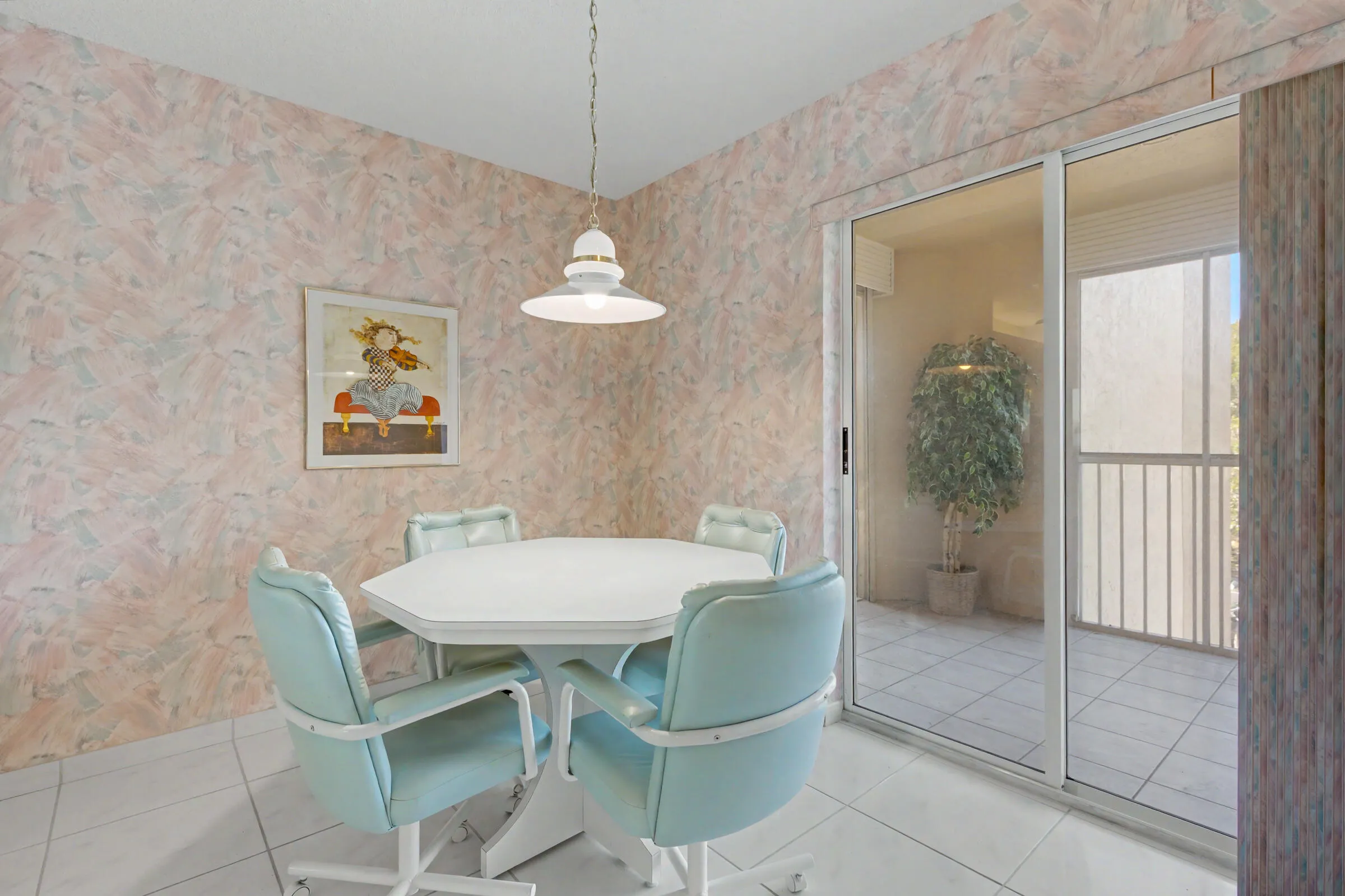 breakfast room