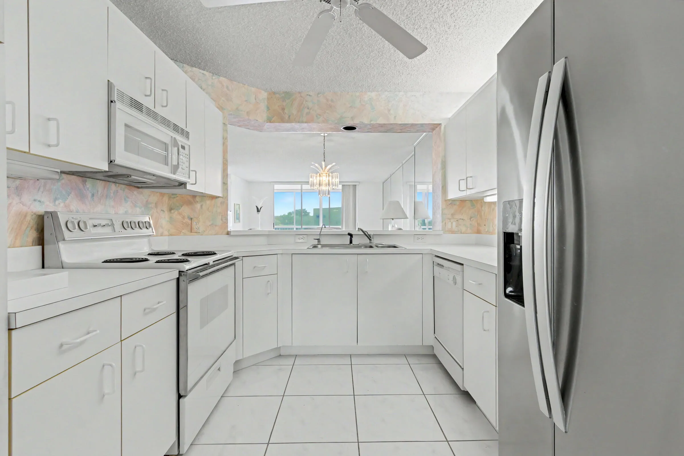 large kitchen with a lot of​​‌​​​​‌​​‌‌​‌‌​​​‌‌​‌​‌​‌​​​‌​​ cabinets