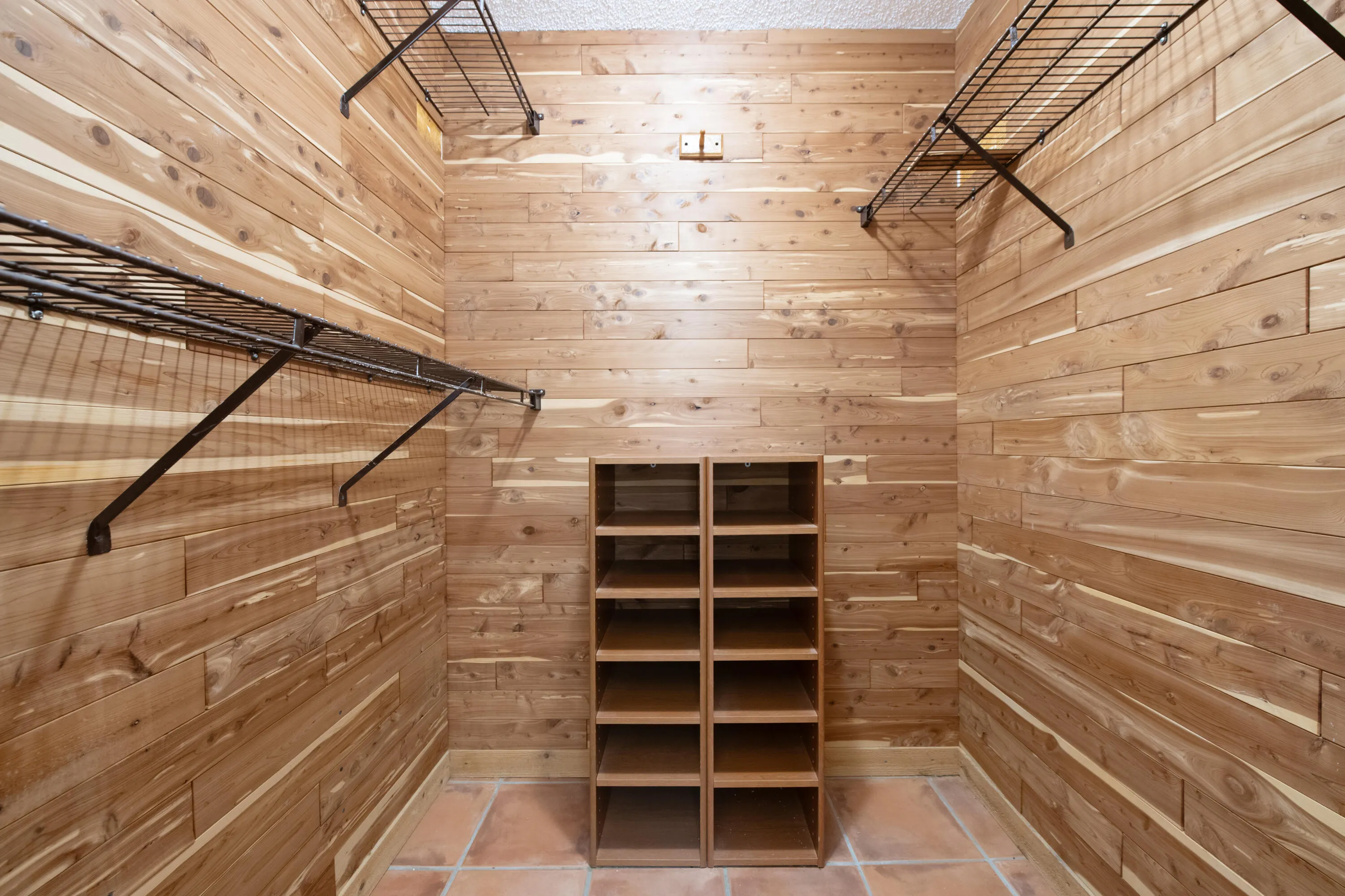 Master Closet All Cedar