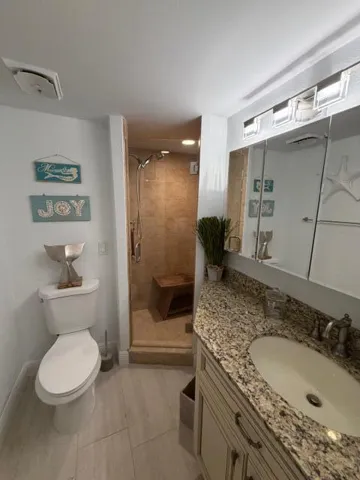Guest full bathroom