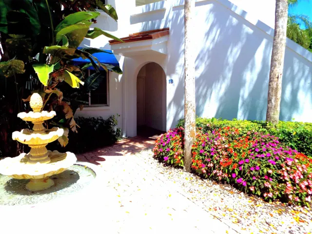 beautiful court yard well maintained