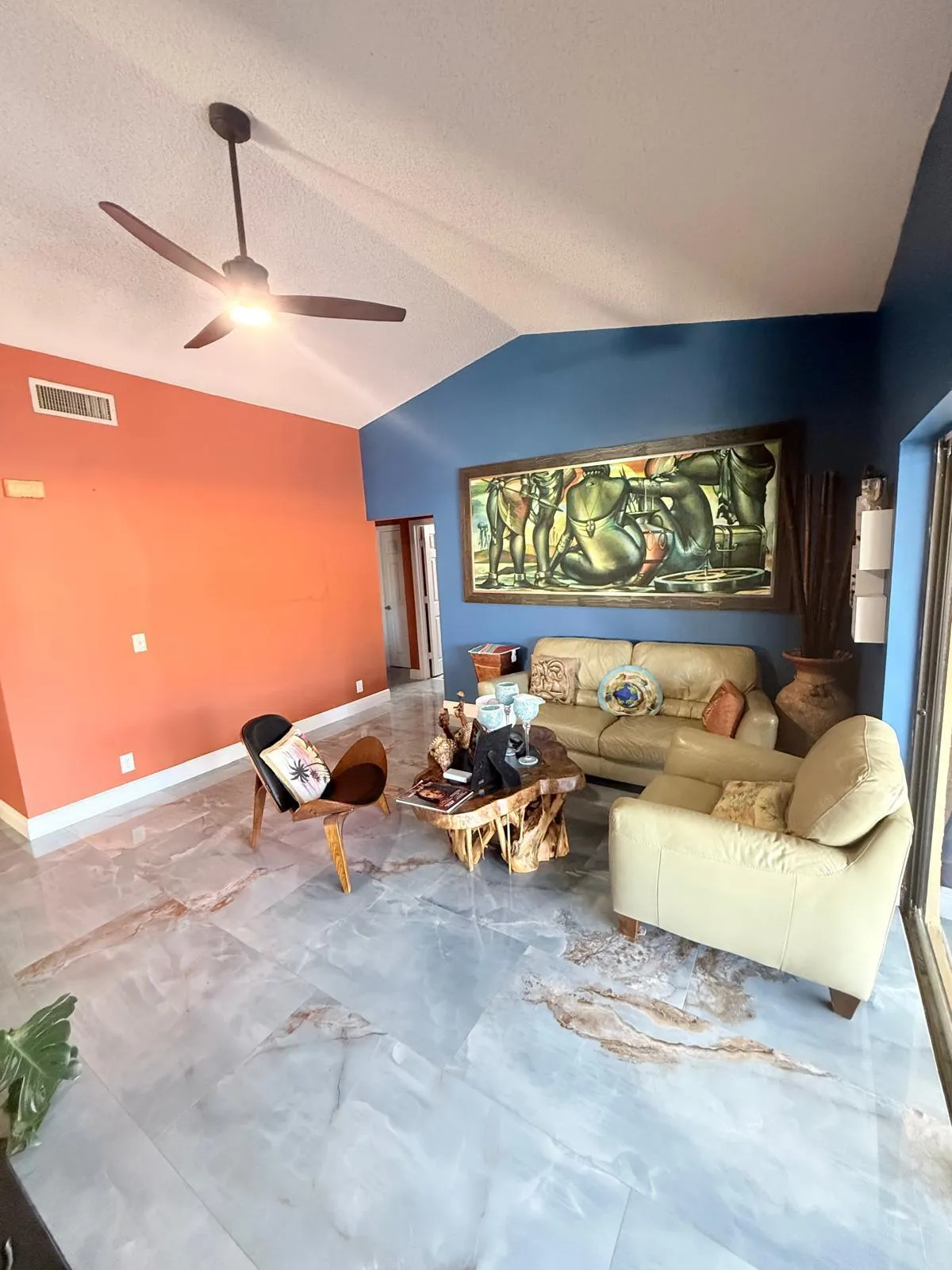 LIVING ROOM-2