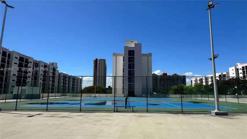 Tenis