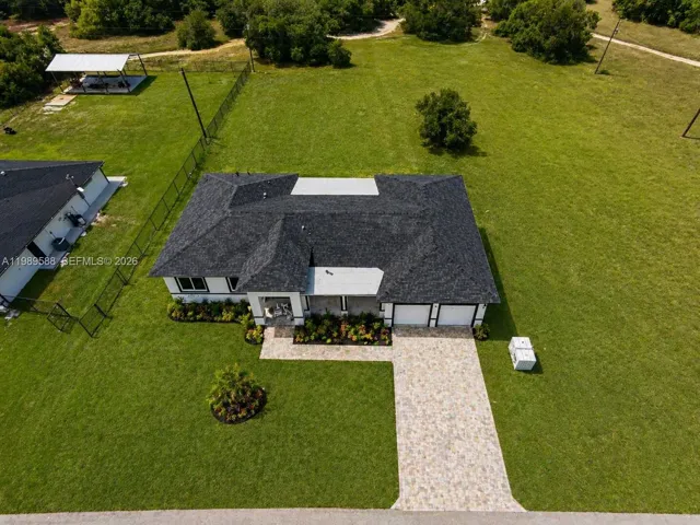 Image digitally enhanced and virtually altered; actual property condition may differ.