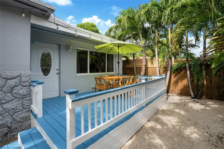 Front entrance deck into the Florida room