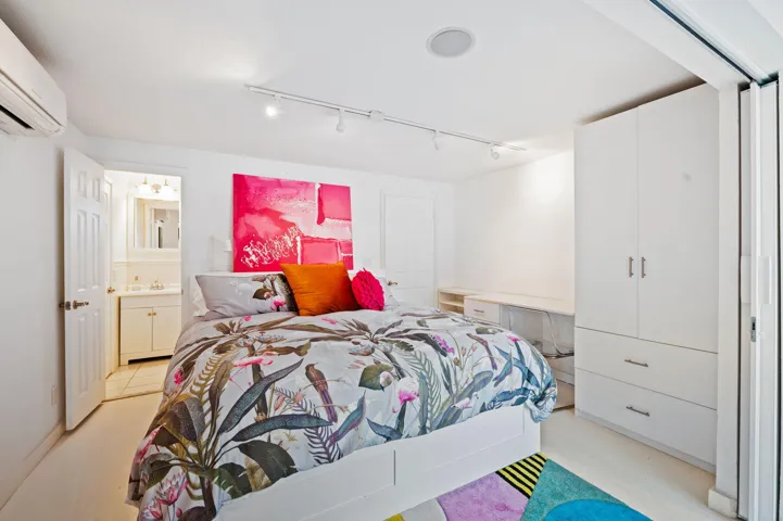 16-web-or-mls-349-ne-29th-st