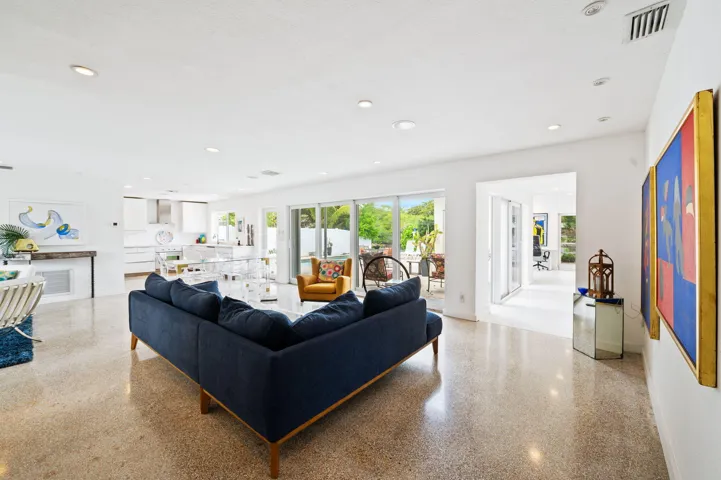 8-web-or-mls-349-ne-29th-st