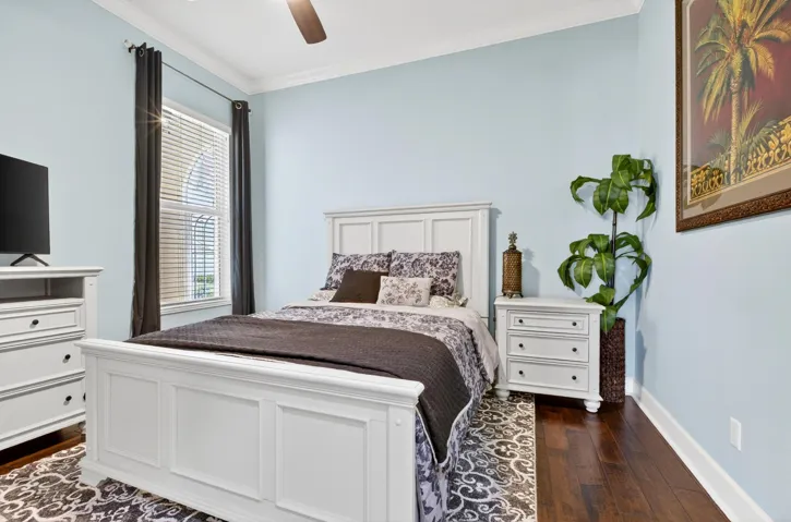 Guest bedroom