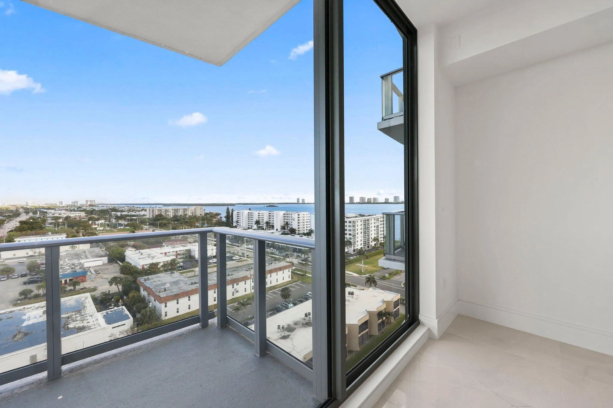 220 Lake Shore Drive - 15.jpg-SMALL