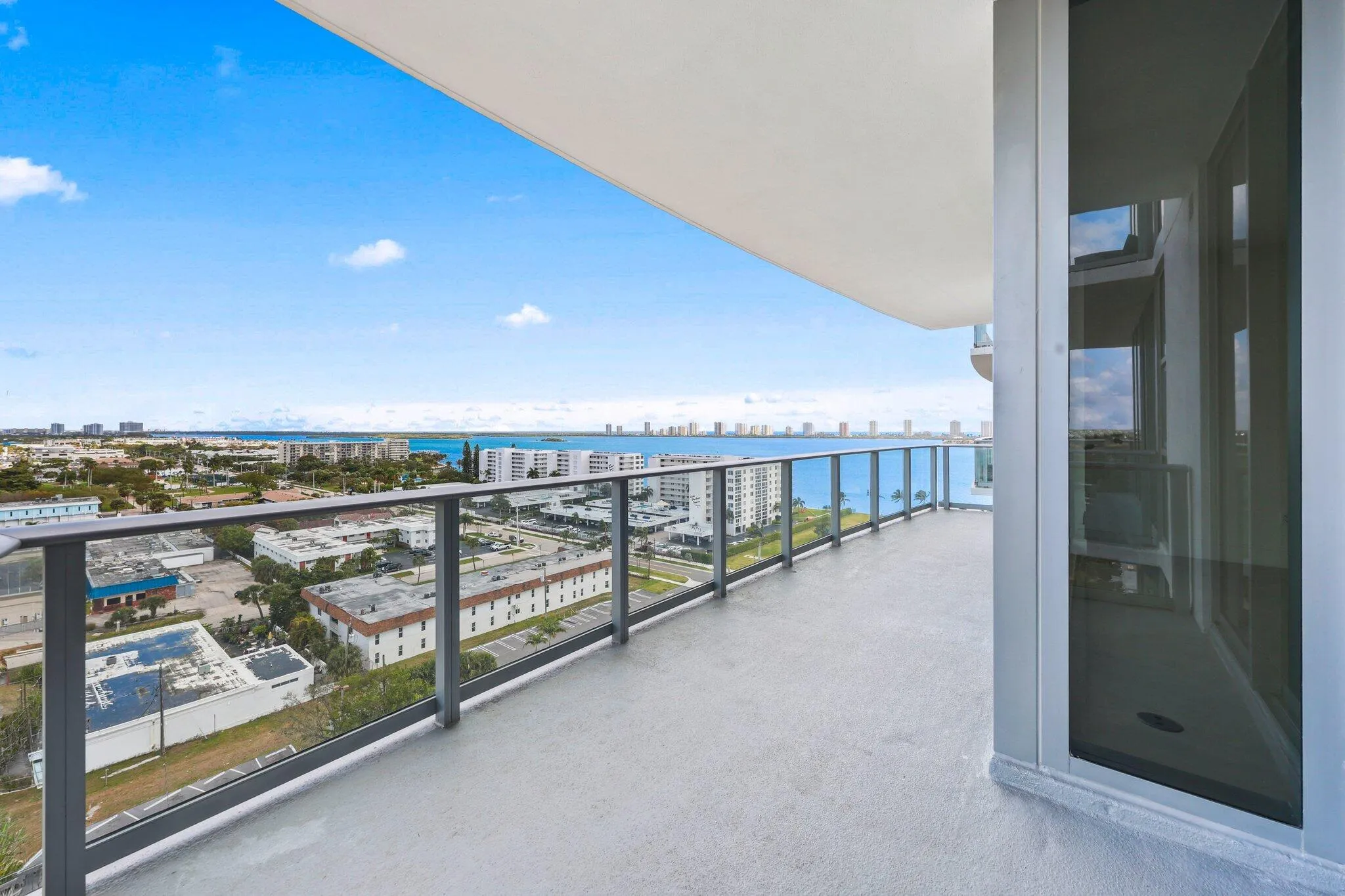 220 Lake Shore Drive - 25.jpg-SMALL