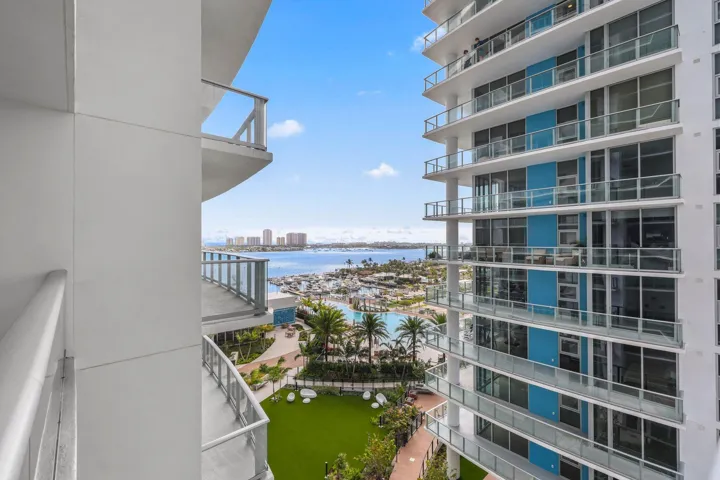 220 Lake Shore Drive - 42.jpg-SMALL
