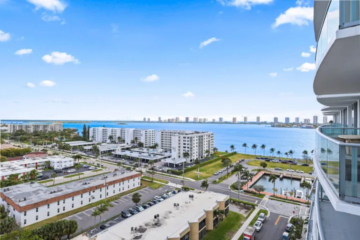 220 Lake Shore Drive - 28.jpg-SMALL