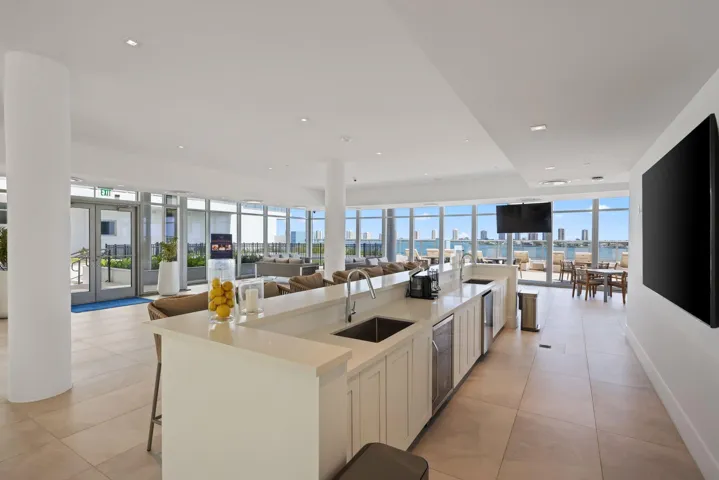 Nautilus 220/Resident Pavilion/6th Floor