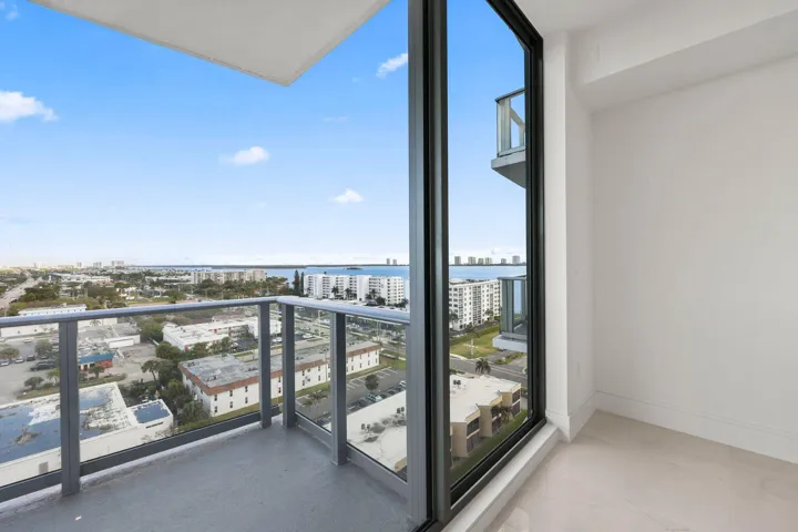 220 Lake Shore Drive - 15.jpg-SMALL