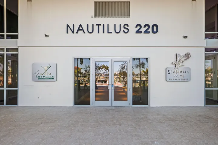 Nautilus 220/Entry/Restaurants