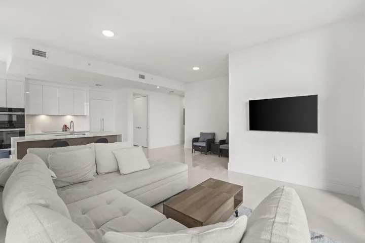 220 Lake Shore Drive - 41.jpg-FULL