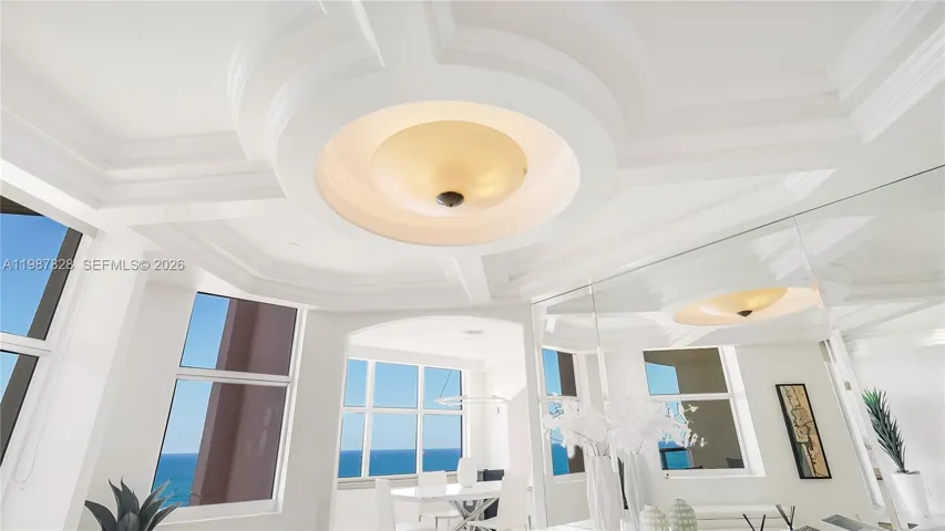 rare find in Palms high ceiling unit