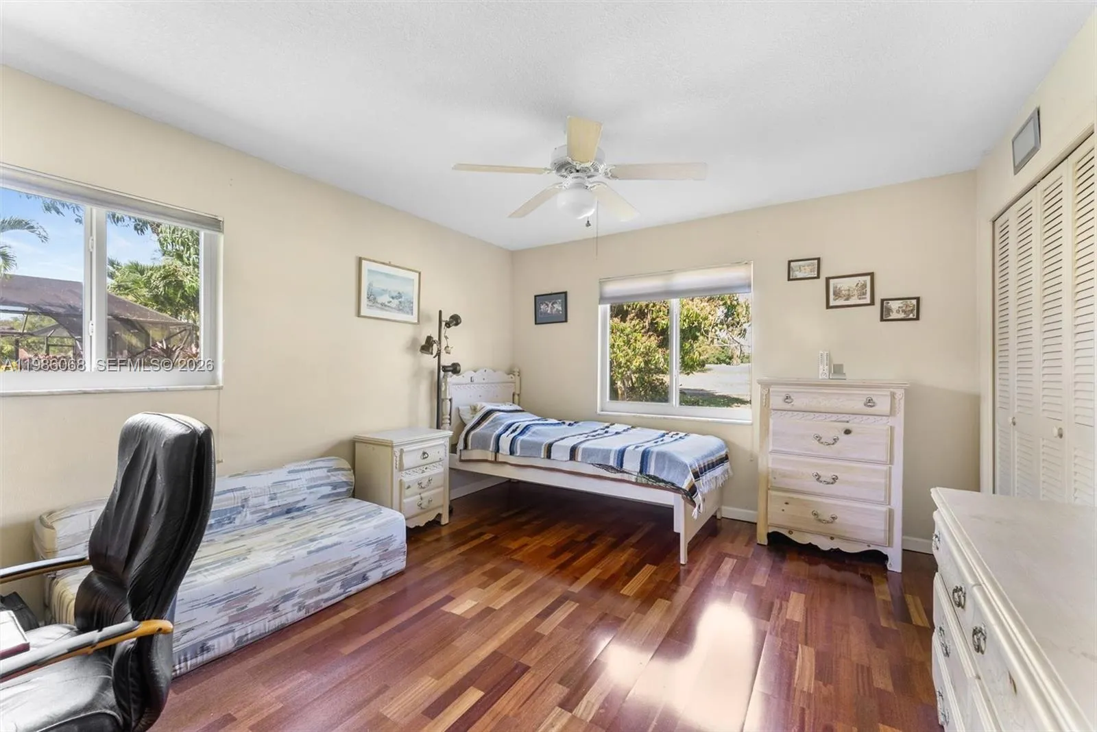Bedroom with desk