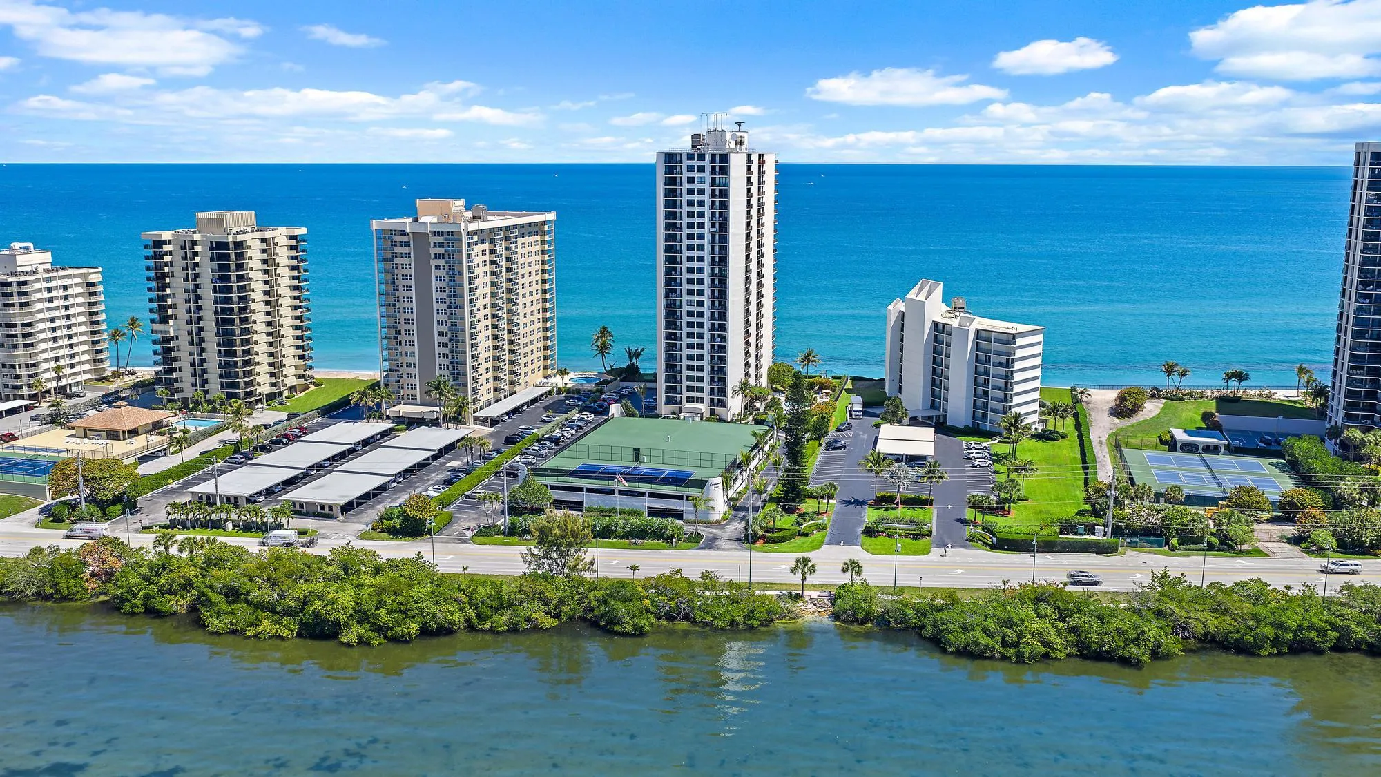 Easy access to the beach!
