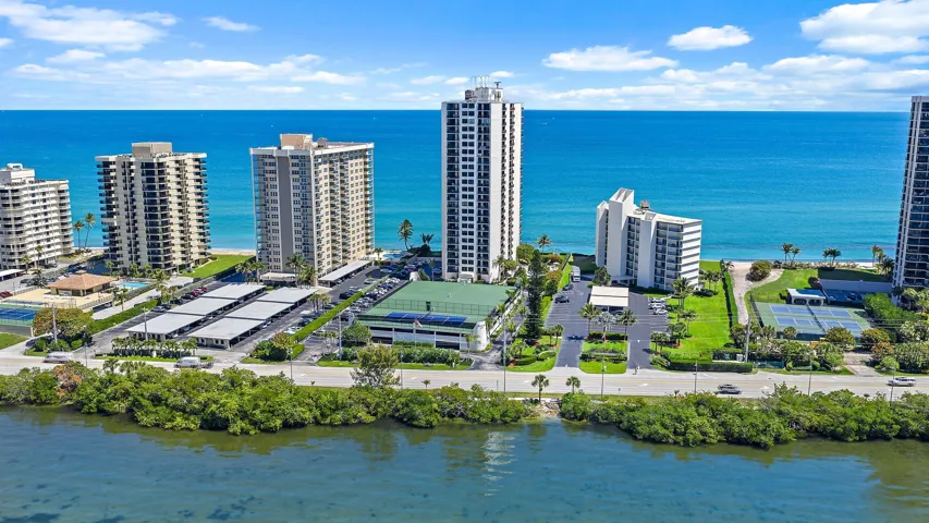 Easy access to the beach!