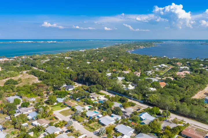 2574 NE Roberta St, Jensen Beach, FL 349
