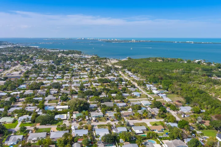 2574 NE Roberta St, Jensen Beach, FL 349