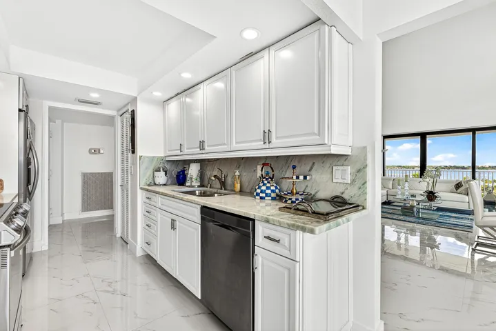011-3360SouthOceanBoulevard-6C-PalmBeach