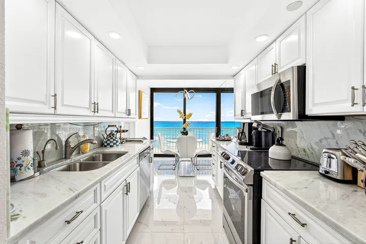 006-3360SouthOceanBoulevard-6C-PalmBeach