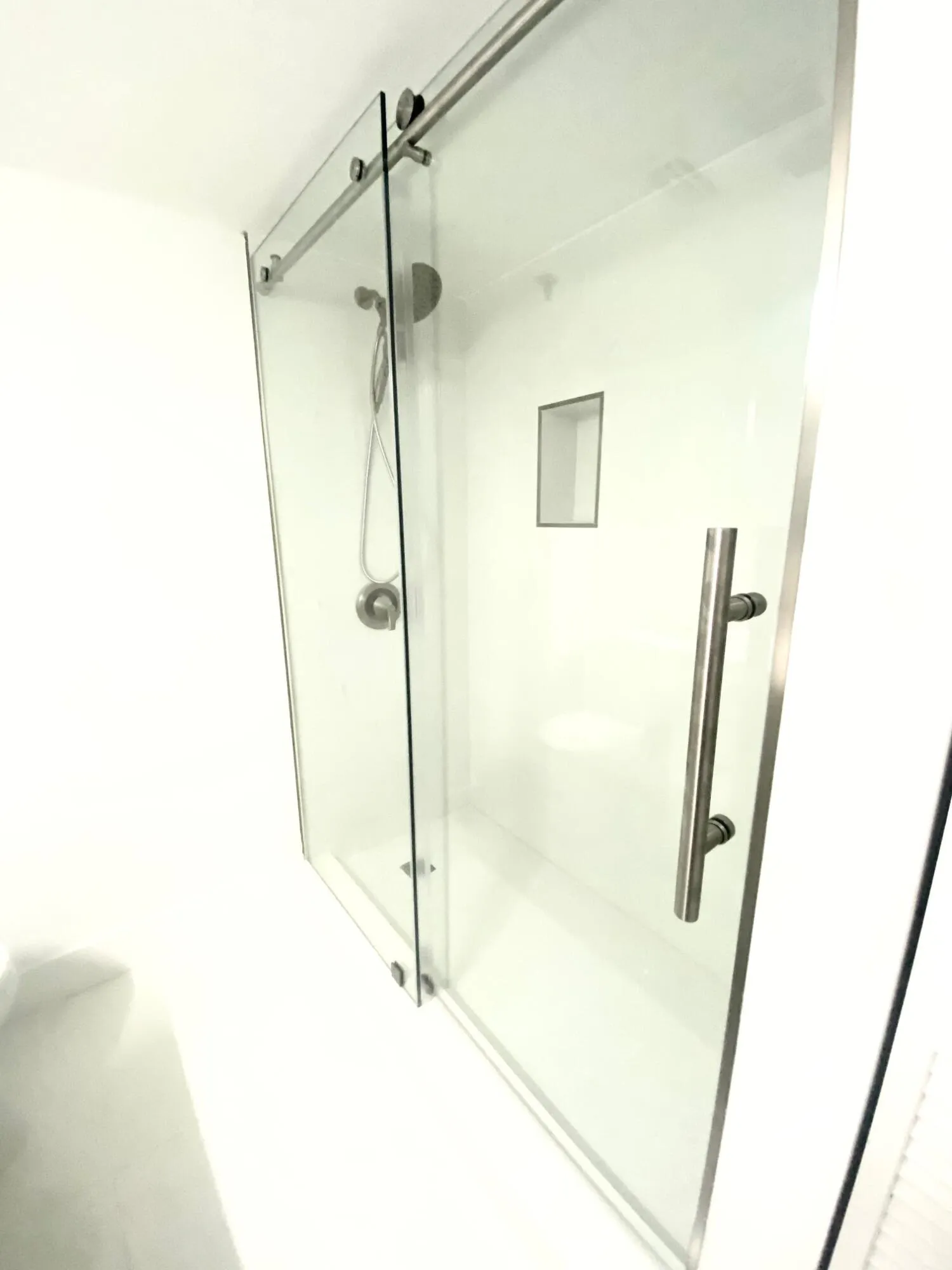2ND BATHROOM WALK IN SHOWER!