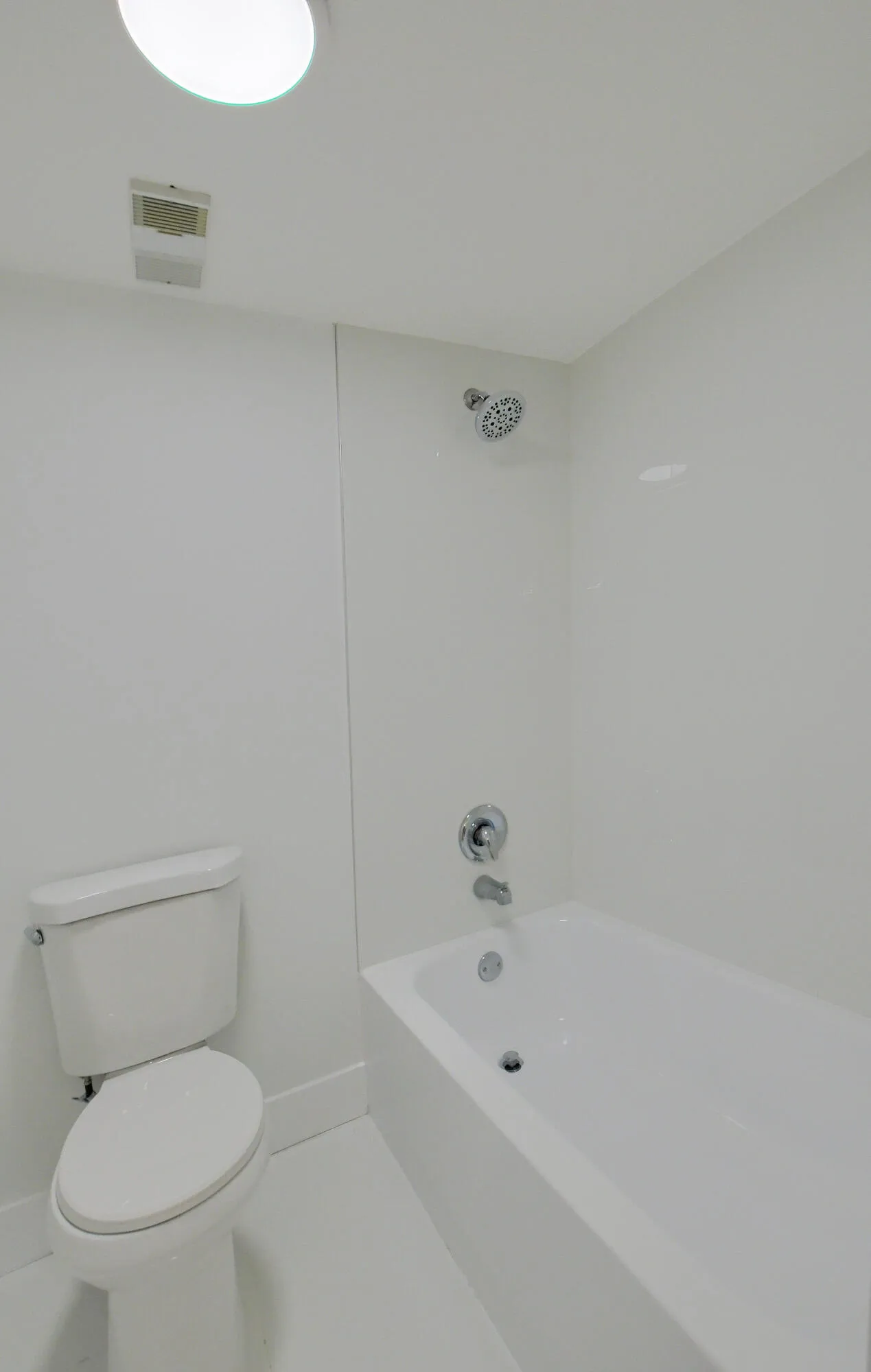 PRIMARY SUITE W SEPERATE TUB AREA!