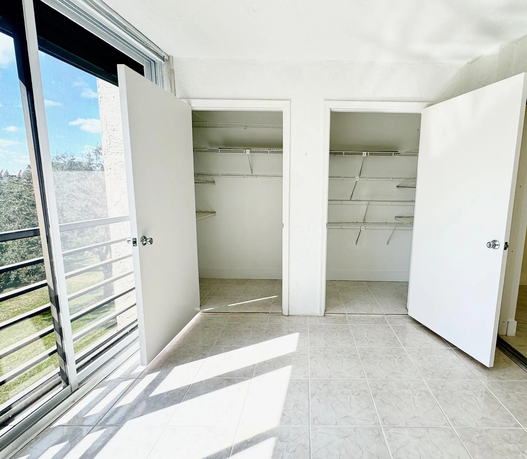 PATIO AREA W SPACIOUS WALK IN CLOSET
