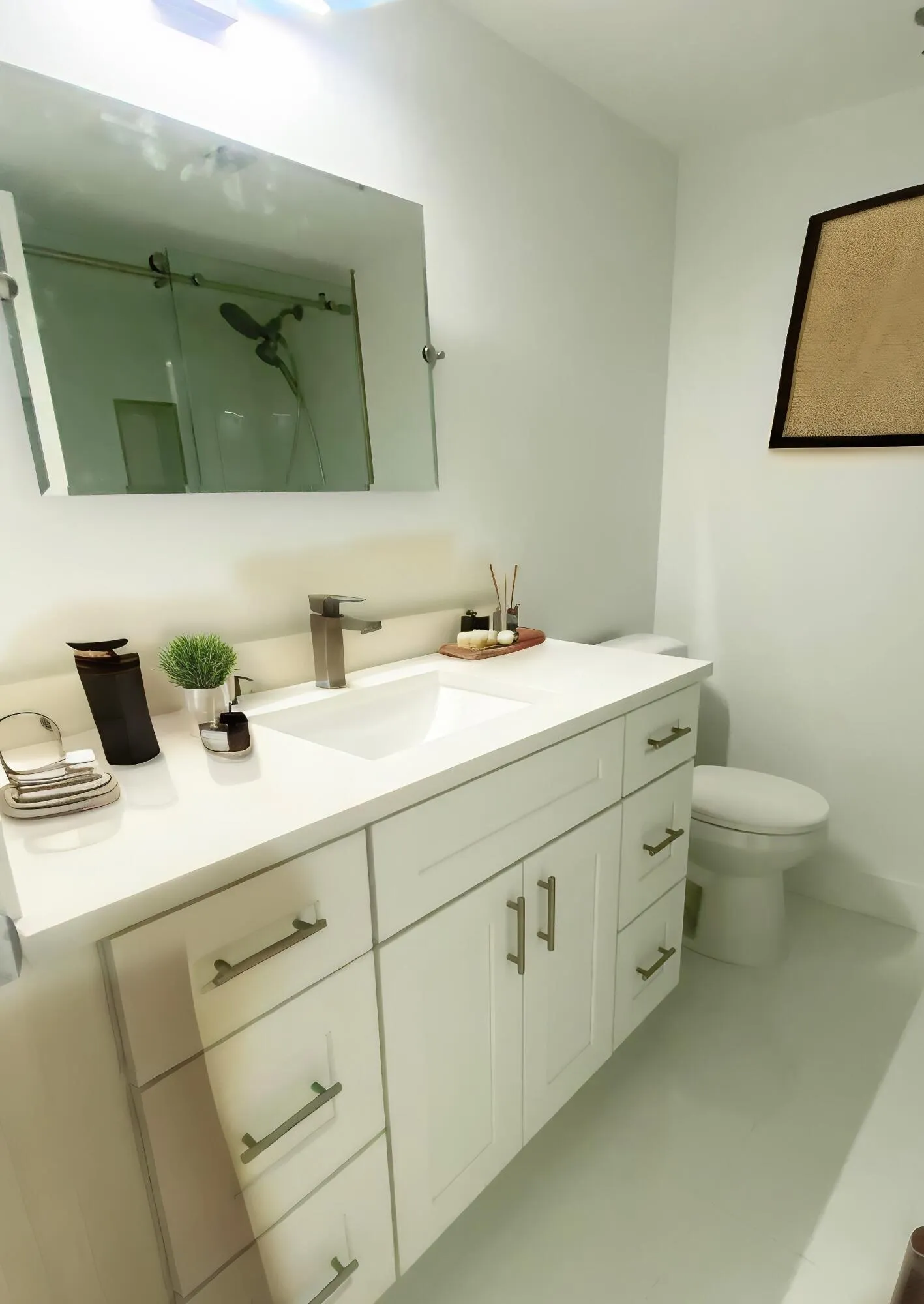 2ND BATH / VIRT STAGED