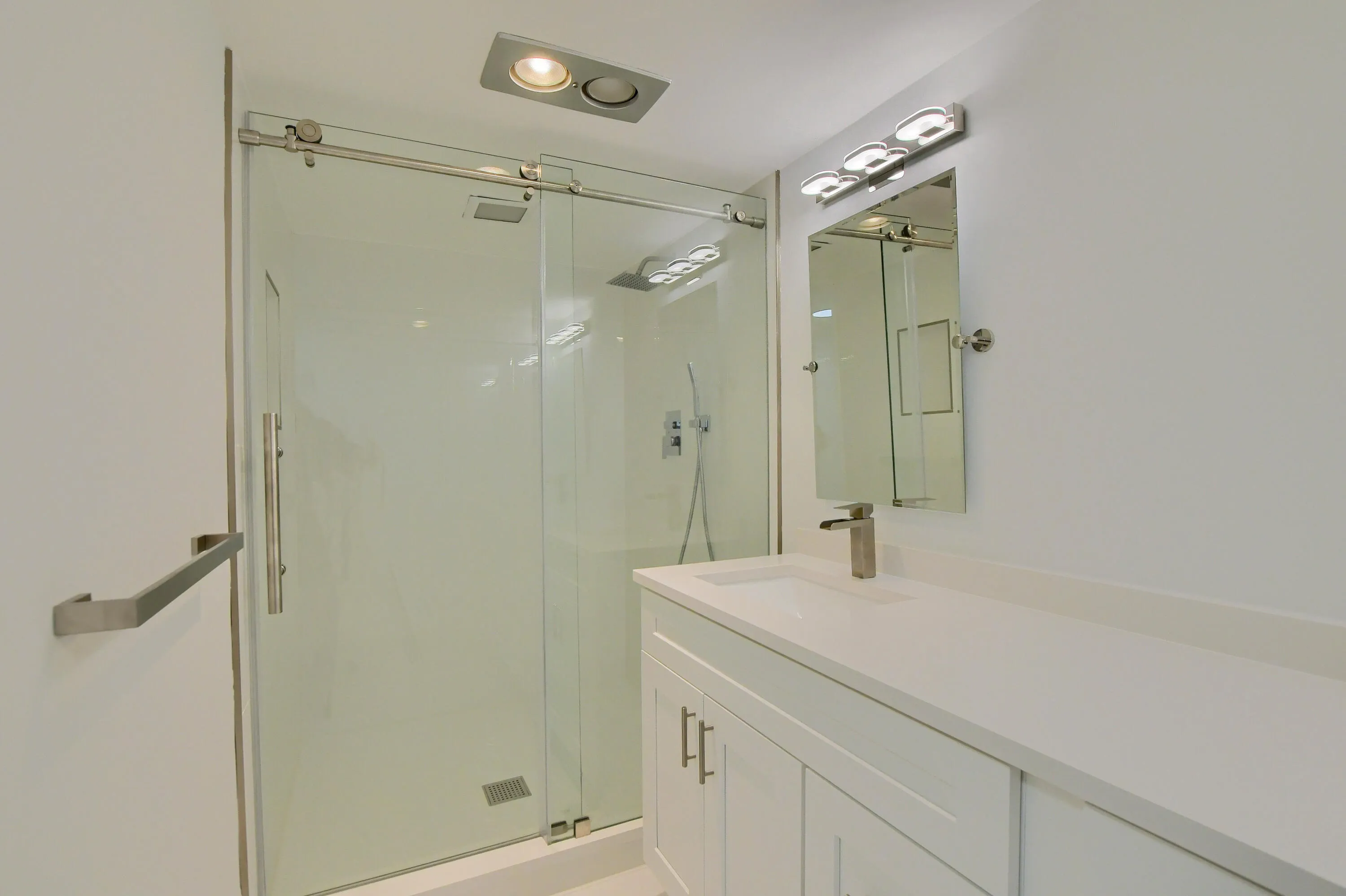 PRIMARY SUITE BATHROOM