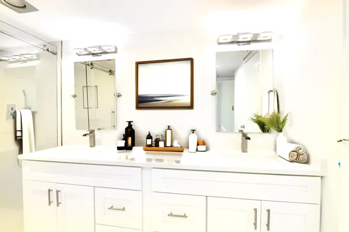 MASTER BATH / VIRTUAL STAGING | DOUBLE SINKS|EXTRA LARGE WALK IN SHOWER