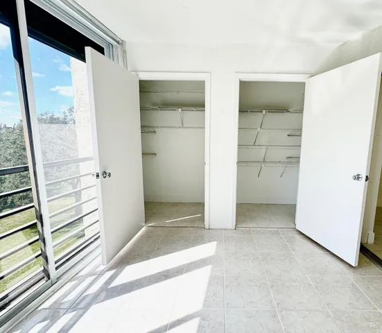 PATIO AREA W SPACIOUS WALK IN CLOSET