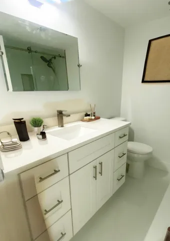 2ND BATH / VIRT STAGED