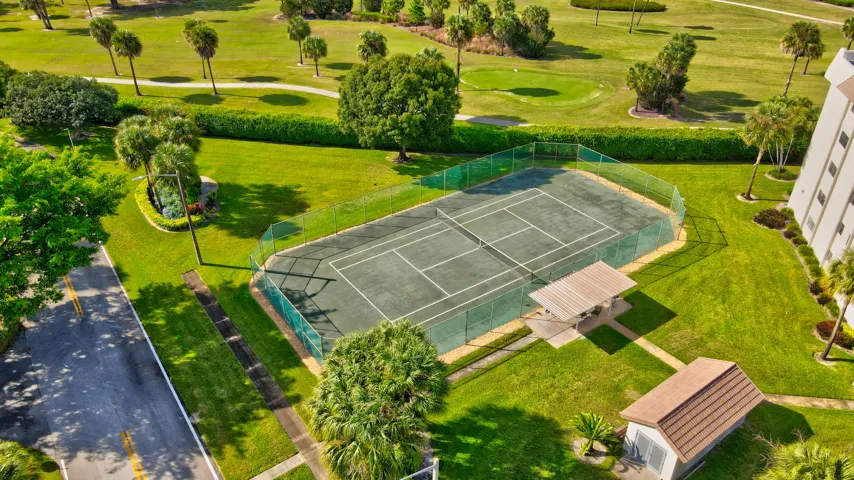 CLAY TENNIS COURT