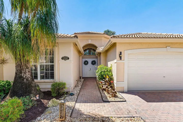 004-13587BarcelonaLakeCircle-DelrayBeach