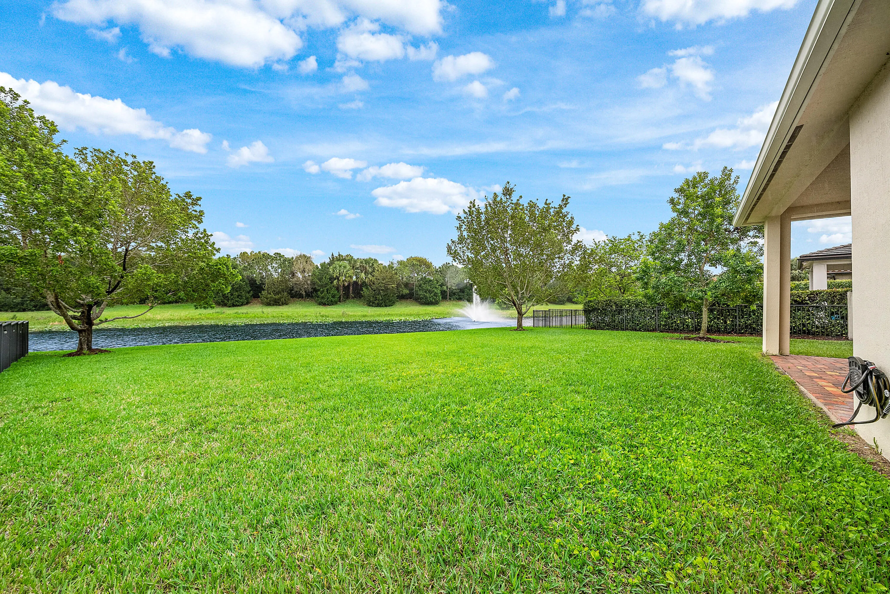050-9091GrandPrixLane-BoyntonBeach-FL-33