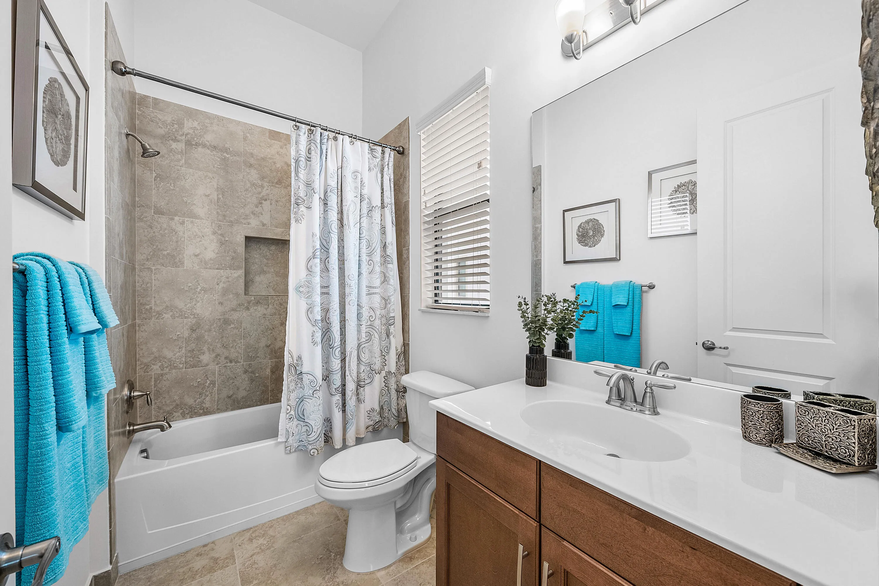 Bathroom 2 (Downstairs)