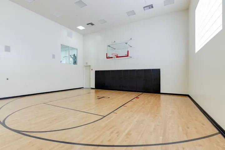 Building basketball court